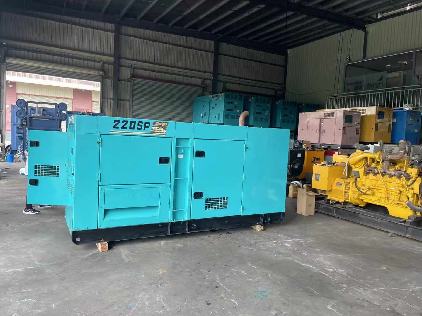 河东800kW 柴油发电机的输出电流波动范围是多少？